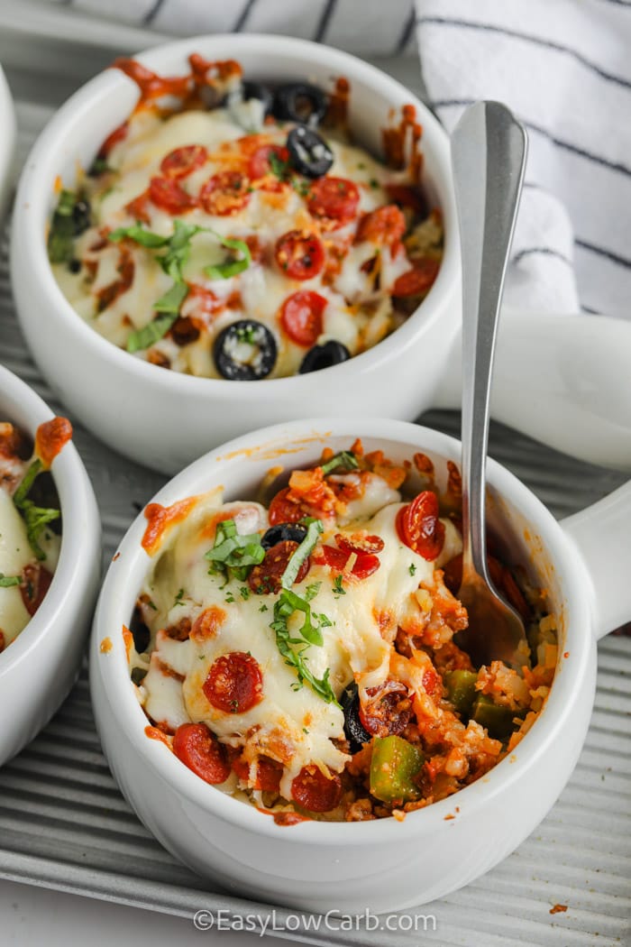 Low Carb Pizza Meal Prep Bowls Recipe - Food Fanatic