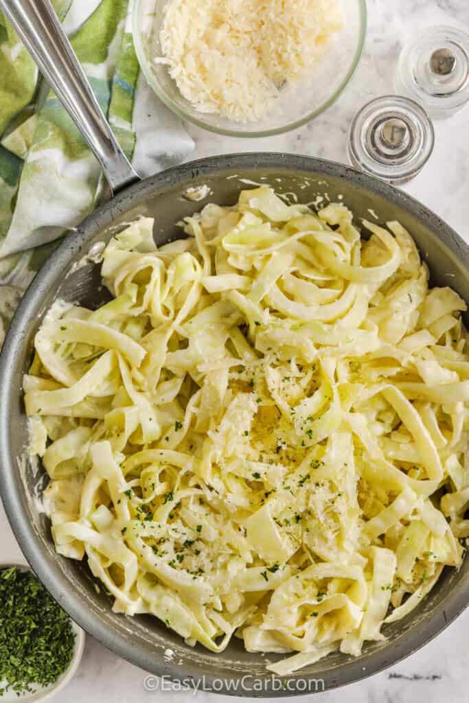 Cabbage Noodles Alfredo (Easy 10 Minute Prep!) Easy Low Carb