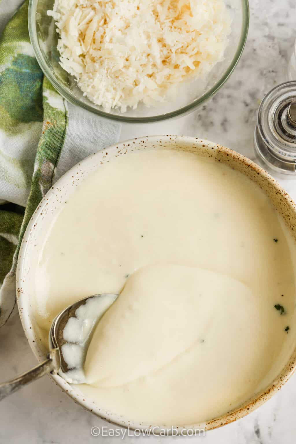 Low Carb Alfredo Sauce (4 Main Ingredients!) Easy Low Carb