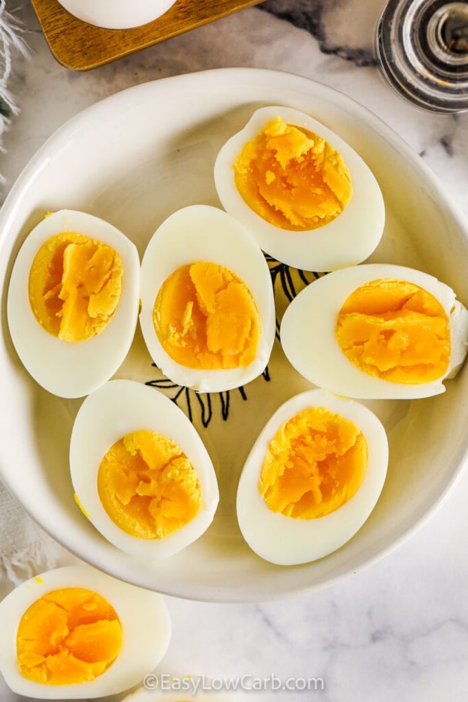 Easy Hard Boiled Eggs - Easy Low Carb