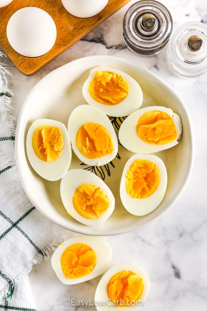 Easy Hard Boiled Eggs - Easy Low Carb