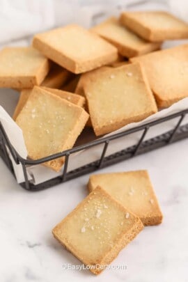 basket of keto crackers