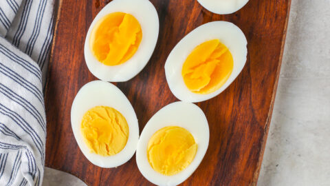 https://easylowcarb.com/wp-content/uploads/2023/03/Easy-Hard-Boiled-Eggs-EasyLowCarb-4-480x270.jpg