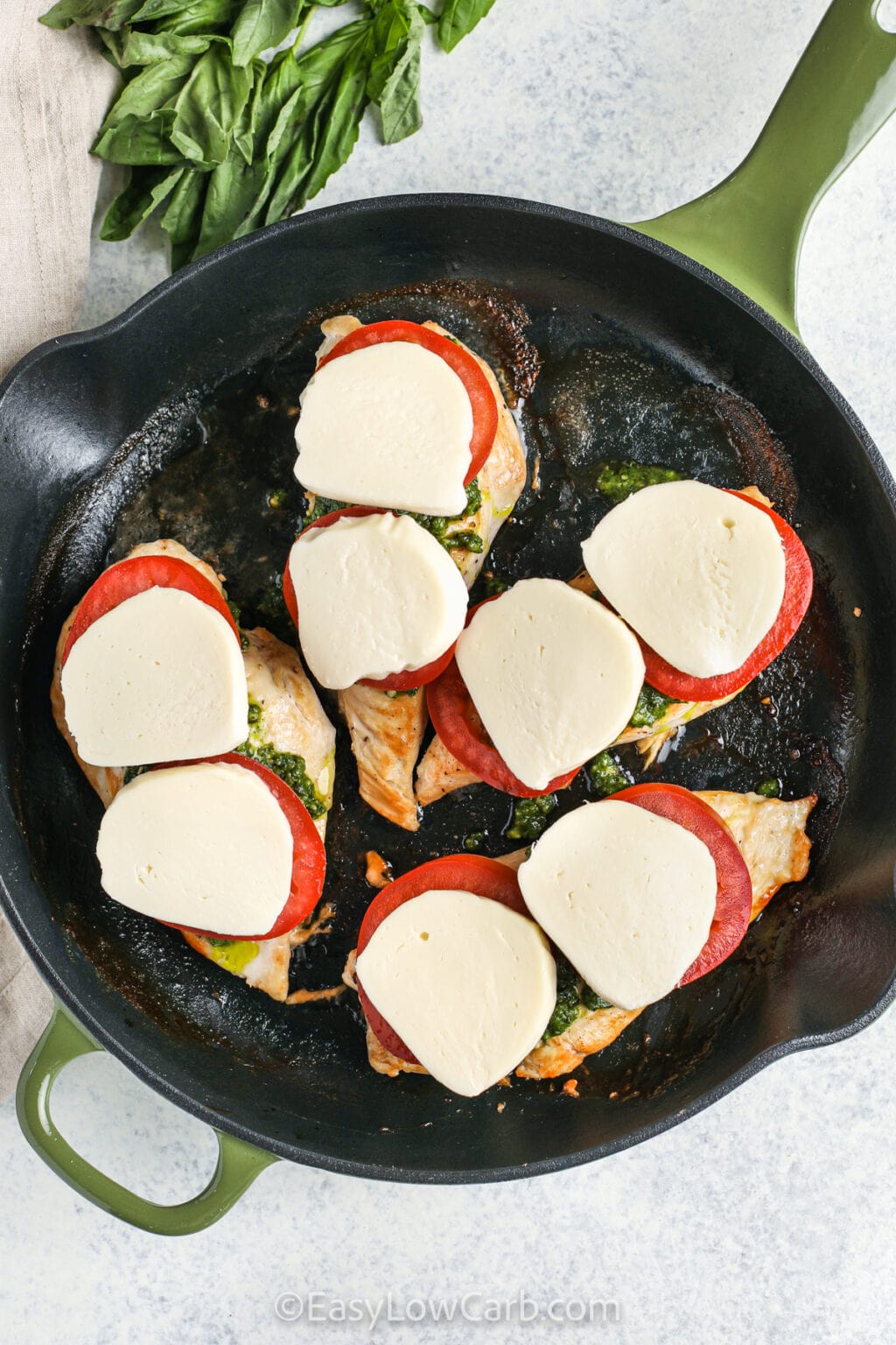 Caprese Chicken Recipe (Easy Gourmet Dish!) Easy Low Carb