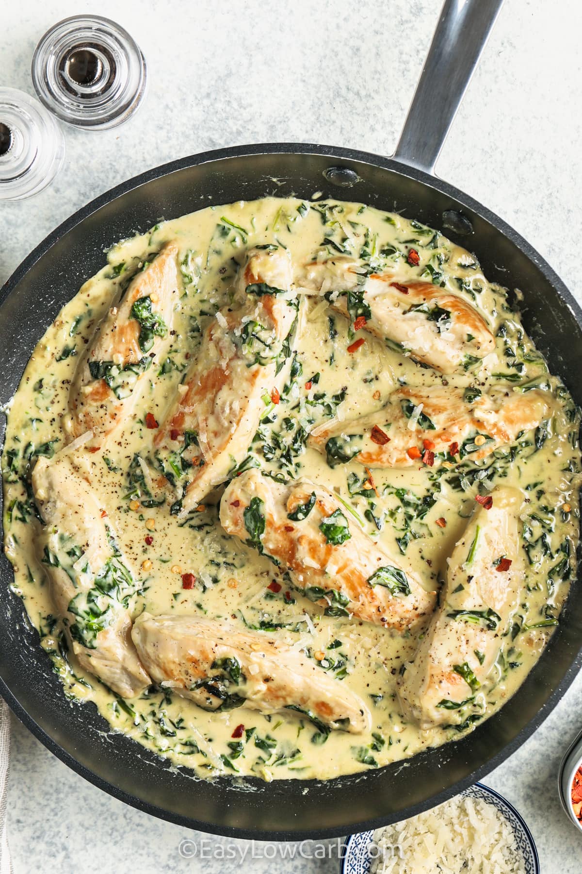 Creamy Spinach Chicken in the pan