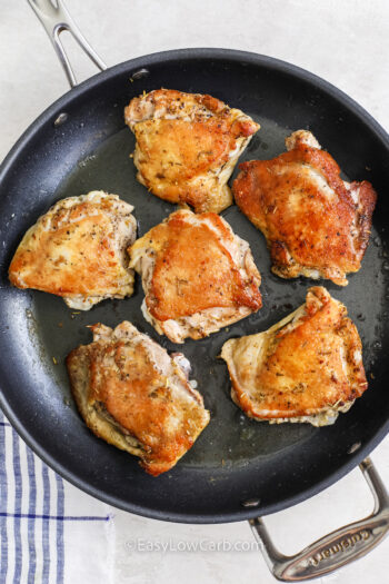 Skillet Chicken Thighs (Easy Recipe!) - Easy Low Carb