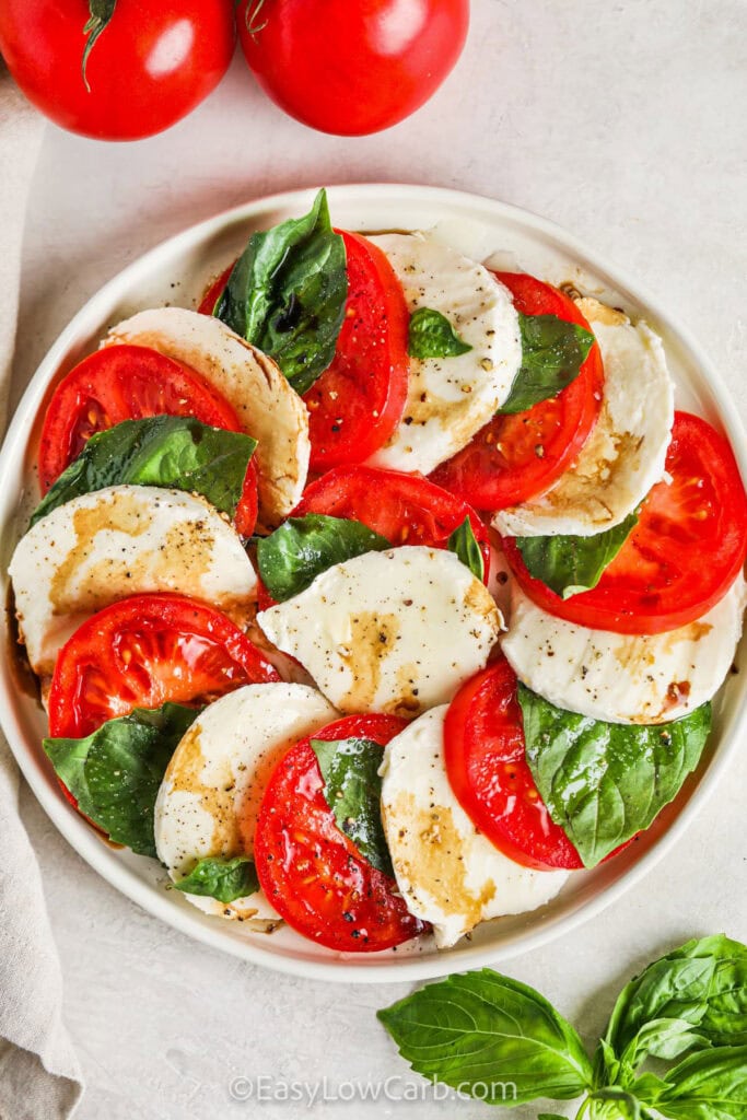 Caprese Salad Recipe (Ready in Minutes!) - Easy Low Carb