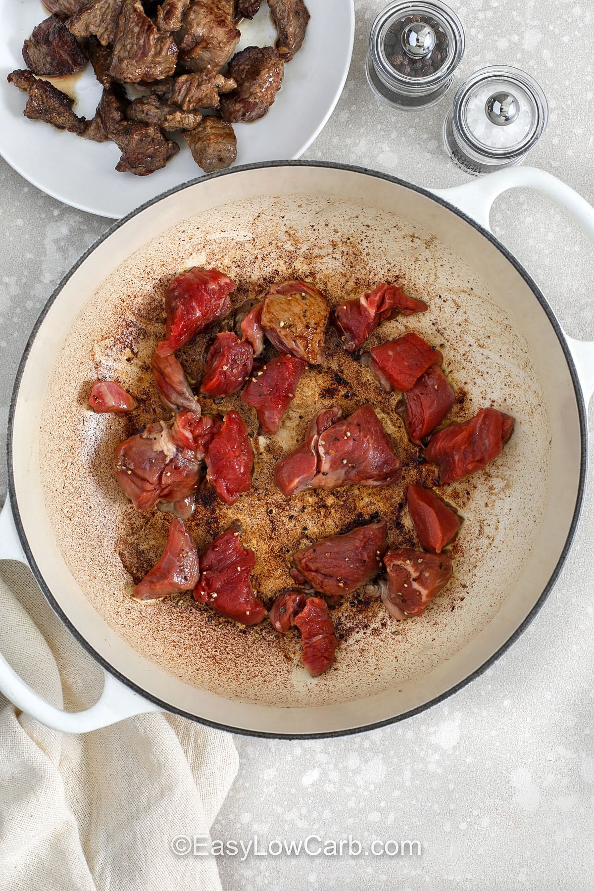 Beef and cabbage soup is cozy, hearty comfort food made in one pot. Brown chuck roast for extra depth, then simmer it with beef broth, diced tomatoes, tomato paste, thyme, and a bay leaf until fork-tender. Stir in chopped cabbage near the end so it turns sweet and tender without overcooking. This beef cabbage soup reheats beautifully, making it a smart meal prep dinner for busy weeks. #easylowcarb cooking chuck roast to make Beef and Cabbage Soup