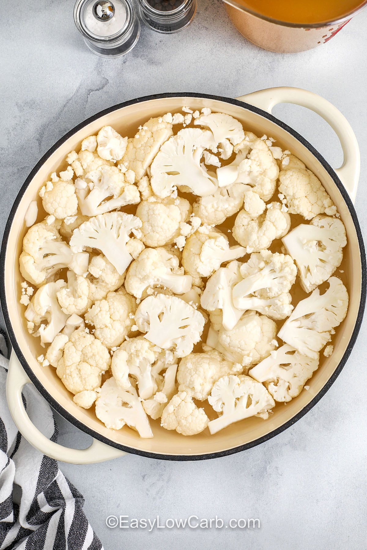 Buffalo chicken soup is the ultimate cozy bowl with bold wing-inspired flavor in every spoonful. This creamy, low carb soup blends tender cauliflower and cream cheese for a rich texture without flour, then simmers with shredded chicken and zesty Buffalo sauce. It’s weeknight easy, ready in under 30 minutes, and perfect for game day with blue cheese and green onions on top. #easylowcarb cooking cauliflower to make Buffalo Chicken Soup