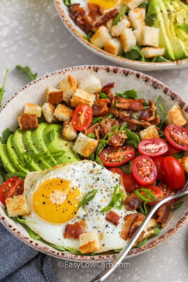 Breakfast Salad with crispy bacon