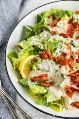 Low Carb Caesar Salad with crispy bacon