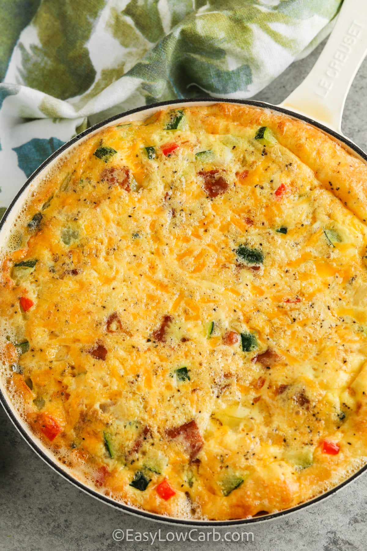 A zucchini frittata brings together smoky bacon, fresh zucchini, peppers, and cheddar in one delicious skillet meal. It is a simple zucchini egg bake that works for breakfast, brunch, or even a light dinner. This low carb frittata is packed with flavor and made with everyday ingredients you may already have. Make it for your next meal and enjoy every bite. #easylowcarb baked Zucchini Frittata